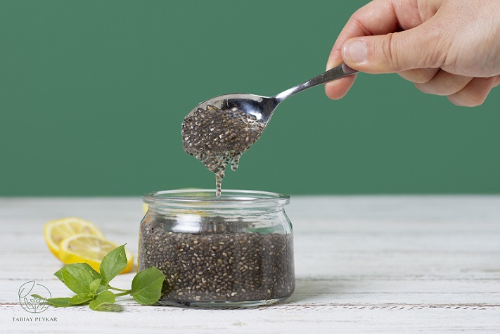 دانه چیا یک دانه گیاهی برای درمان یبوست است